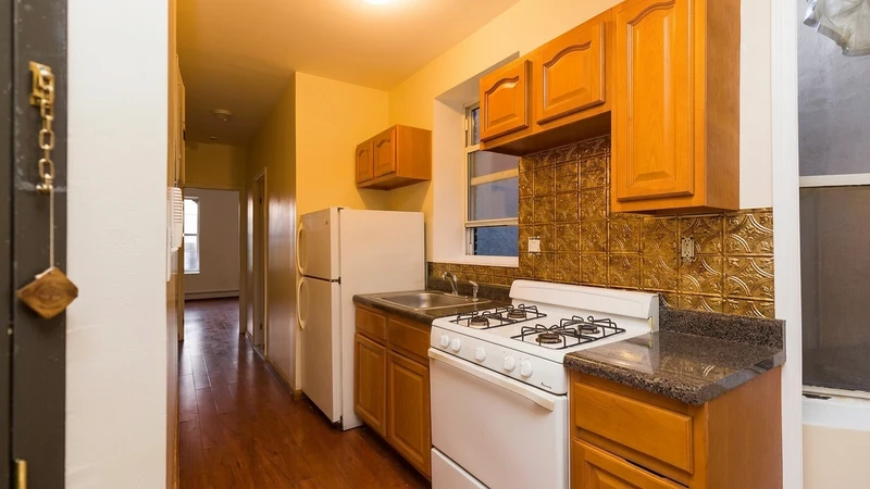2 bedroom in Ocean Hill photo 7