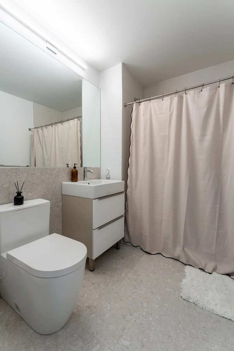1 bedroom in Astoria photo 4