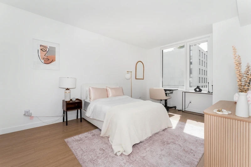 1 bedroom in Astoria photo 2