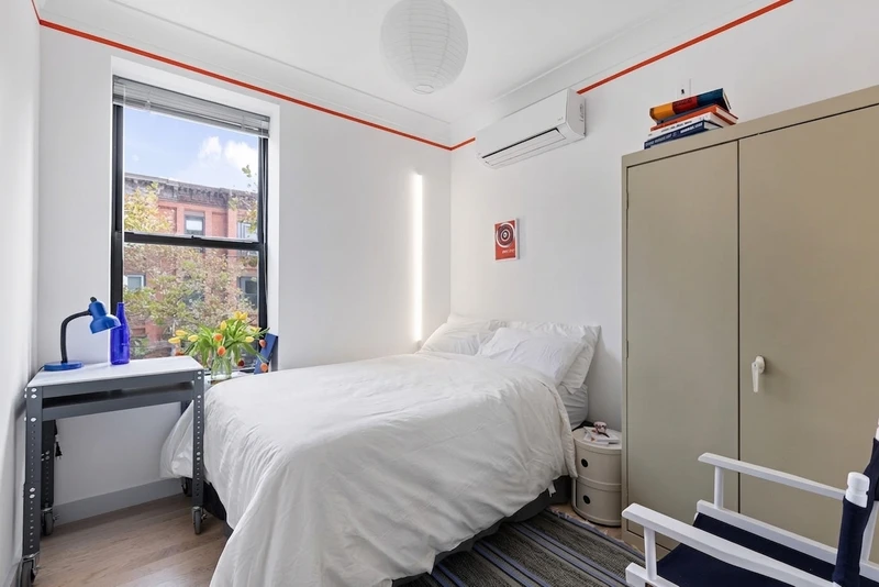 a room in Bedford-Stuyvesant photo 2