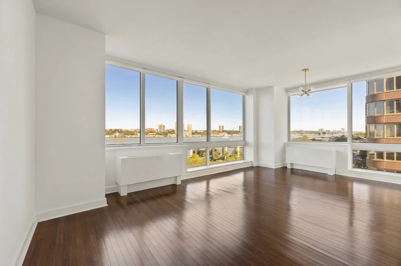 a room in Riverside South photo 5