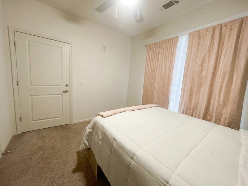 private room in College Downs photo 11