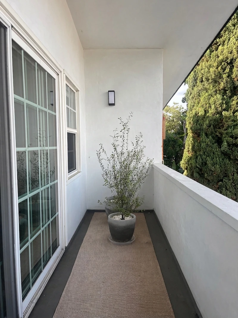 1 bedroom in Pico-Robertson photo 7