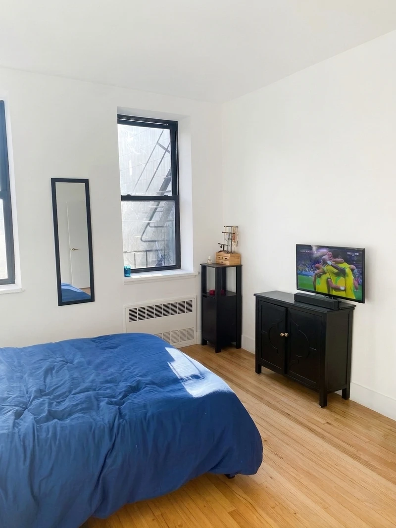 1 bedroom in East Village photo 6