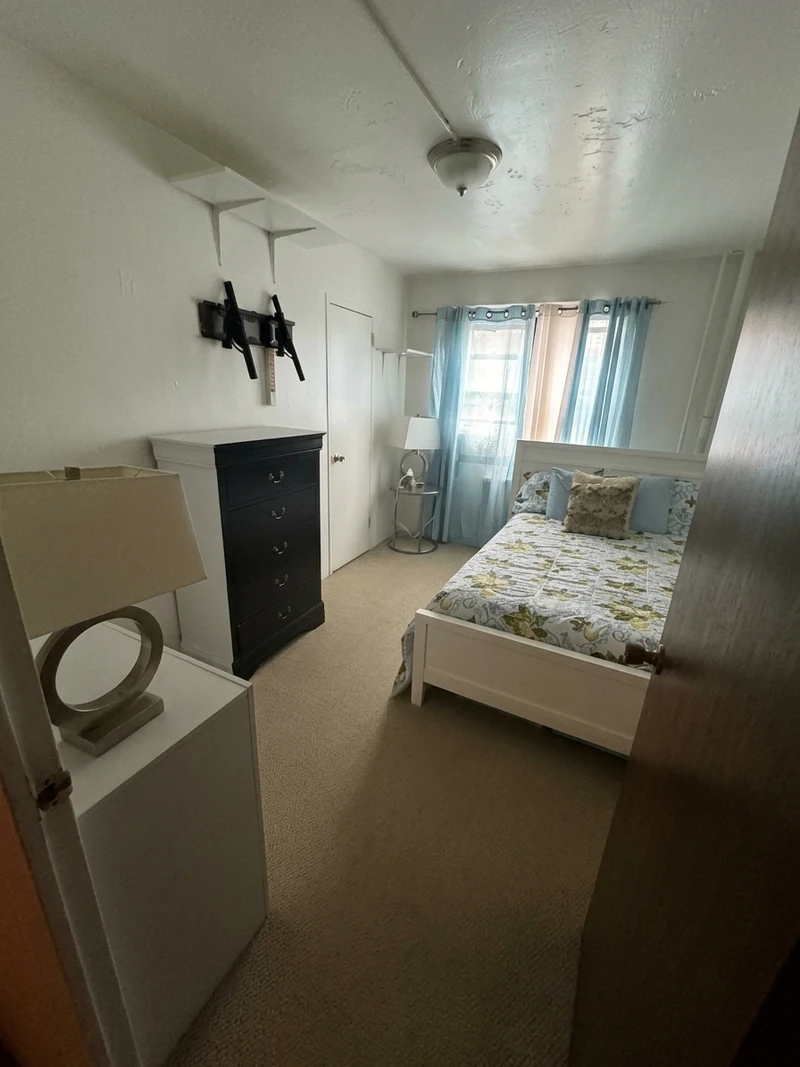 private room in East Harlem photo 5