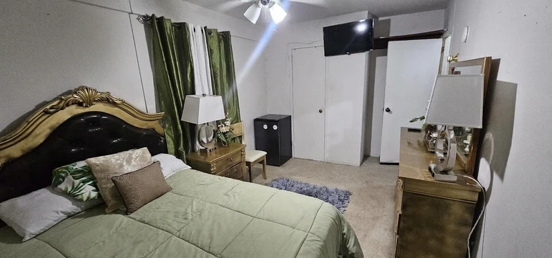 private room in East Harlem photo 5