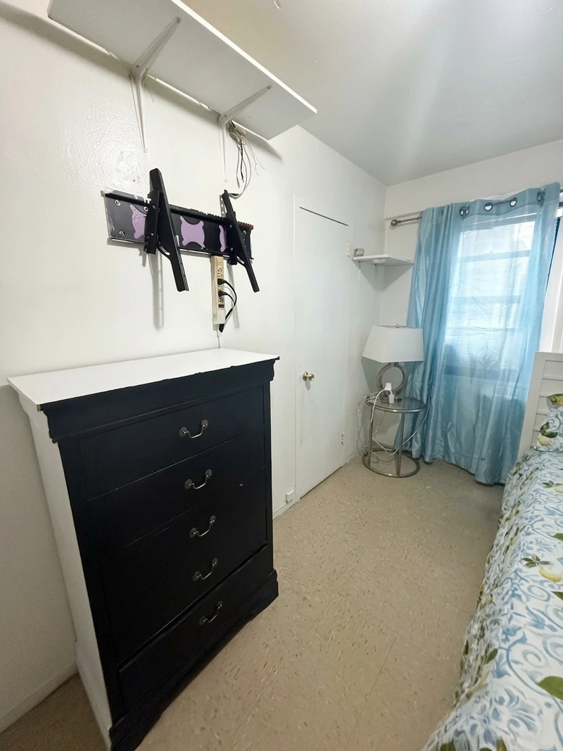 private room in East Harlem photo 4