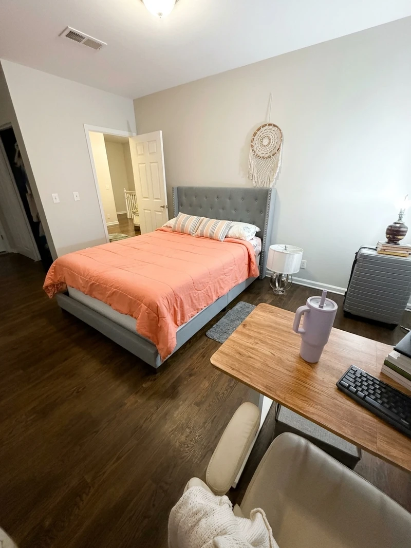 2 bedrooms in Edgewater photo 4