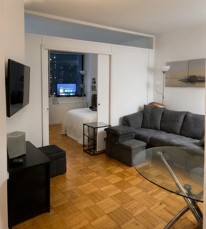 a room in Hudson Yards photo 3