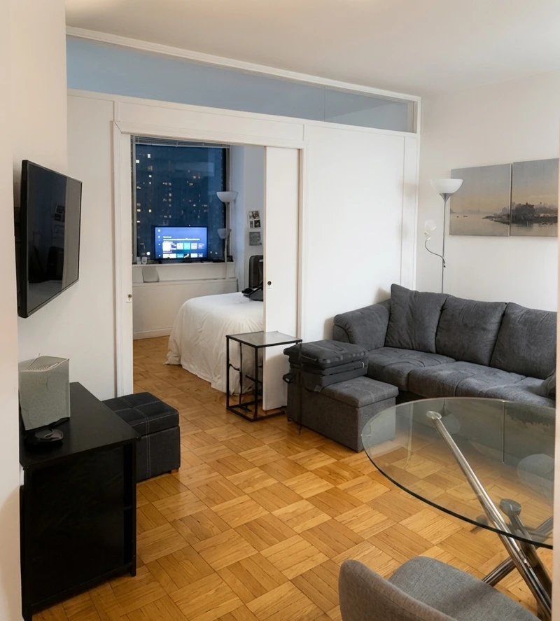 a room in Hudson Yards photo 5