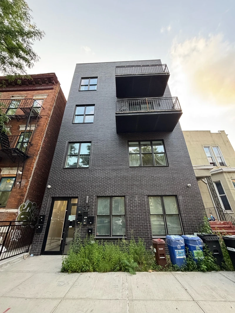 1 bedroom in Bushwick photo 2