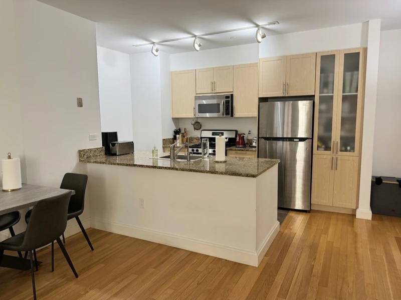 a room in Financial District photo 3
