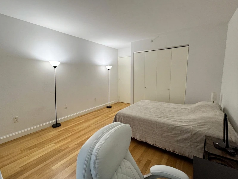 a room in Financial District photo 5
