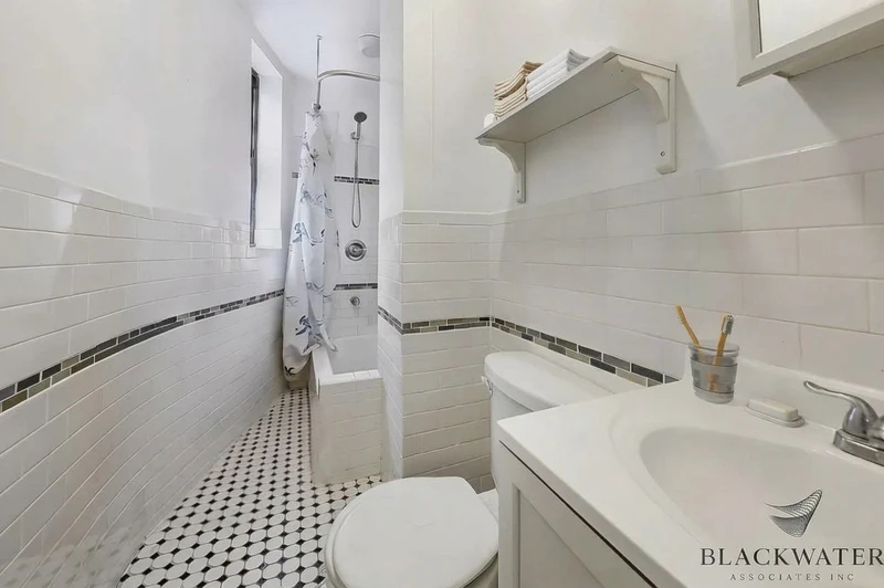 2 bedroom in Theater District photo 6