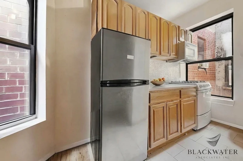 2 bedroom in Theater District photo 5