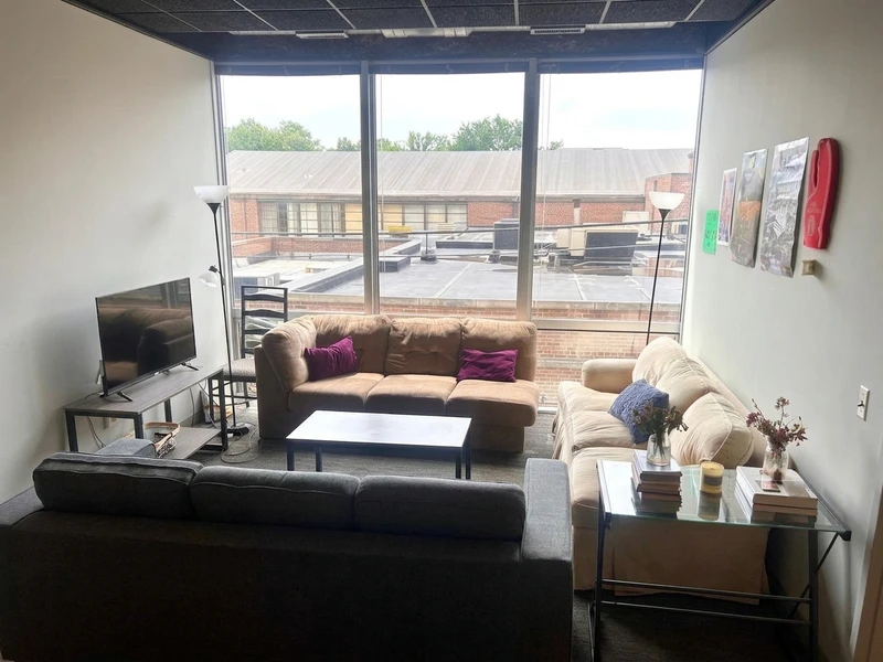a room in Lincoln Park photo 3