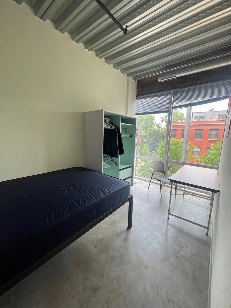 a room in Lincoln Park