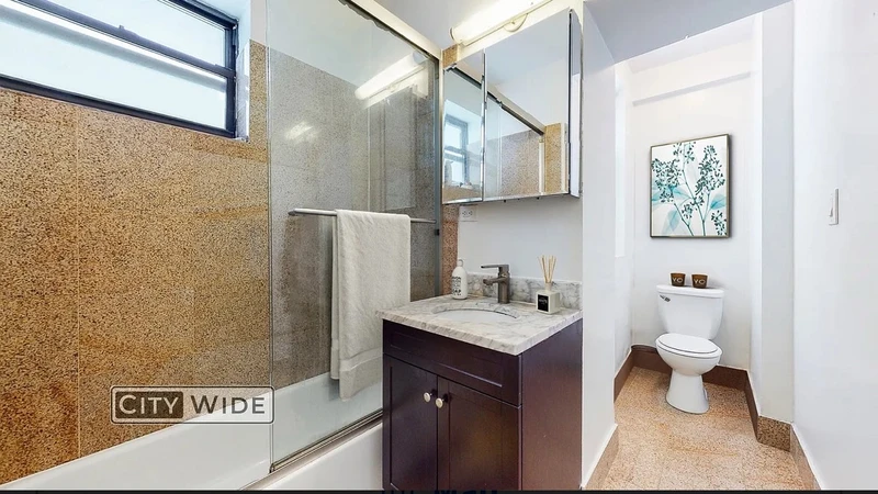 1 bedroom in Upper East Side photo 3