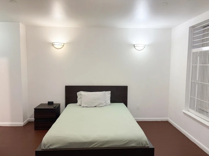 1 bedroom in Harlem photo 5