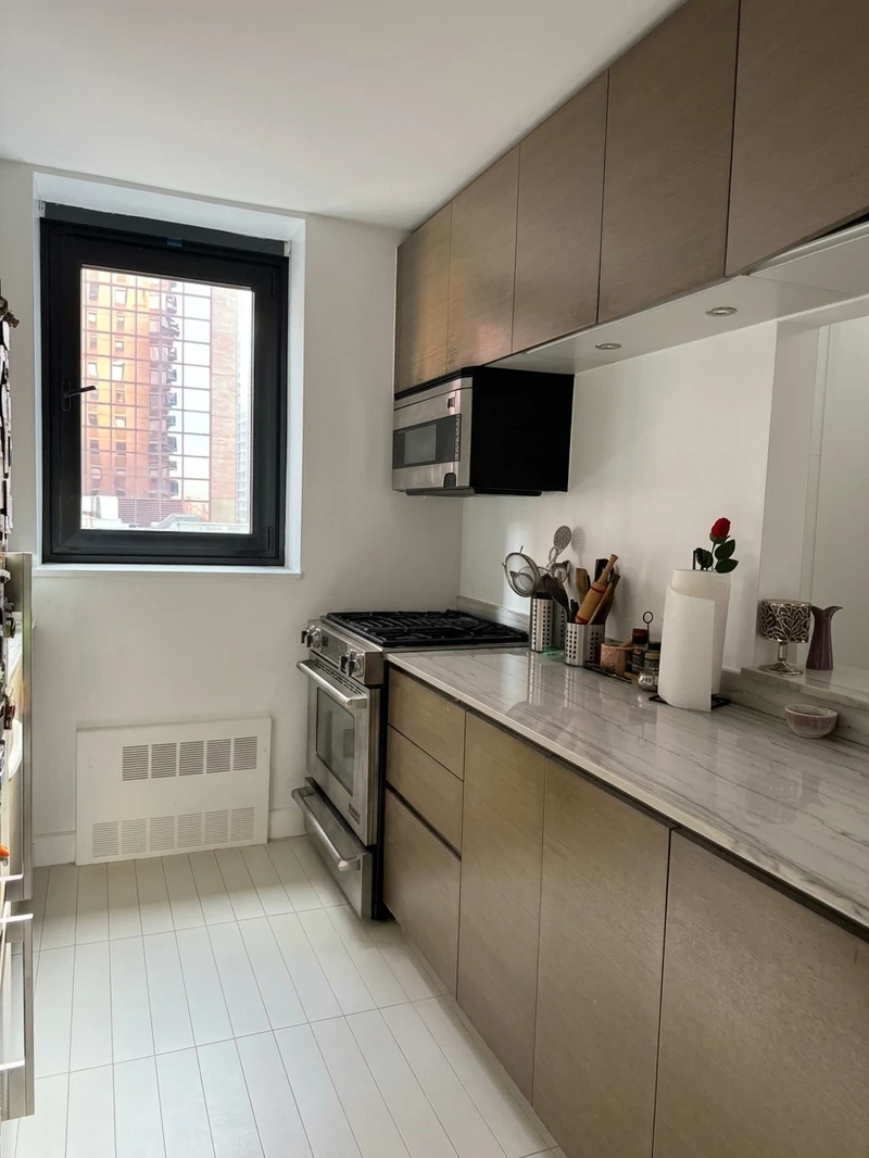 a room in Theater District photo 3