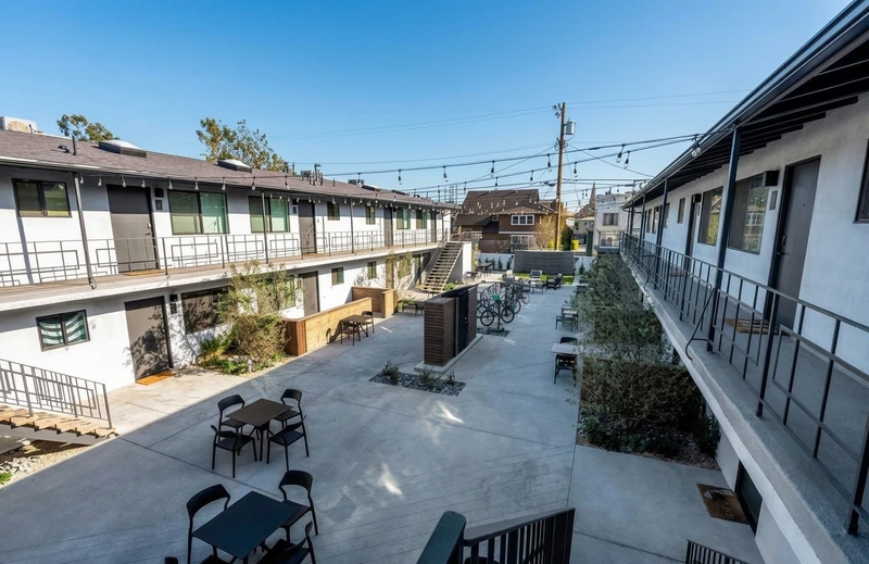 a studio in South Los Angeles photo 3