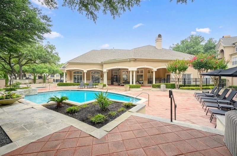 2 bedroom in Far North Dallas photo 4