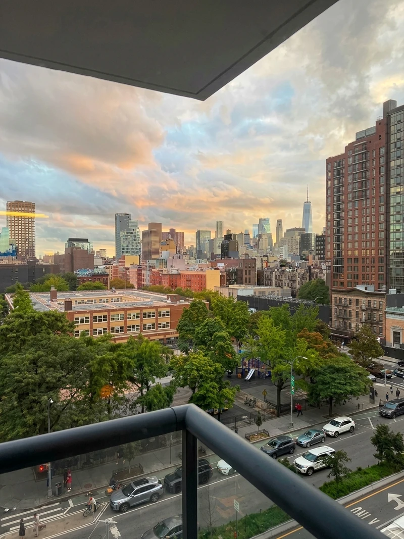 a studio in Lower East Side photo 9