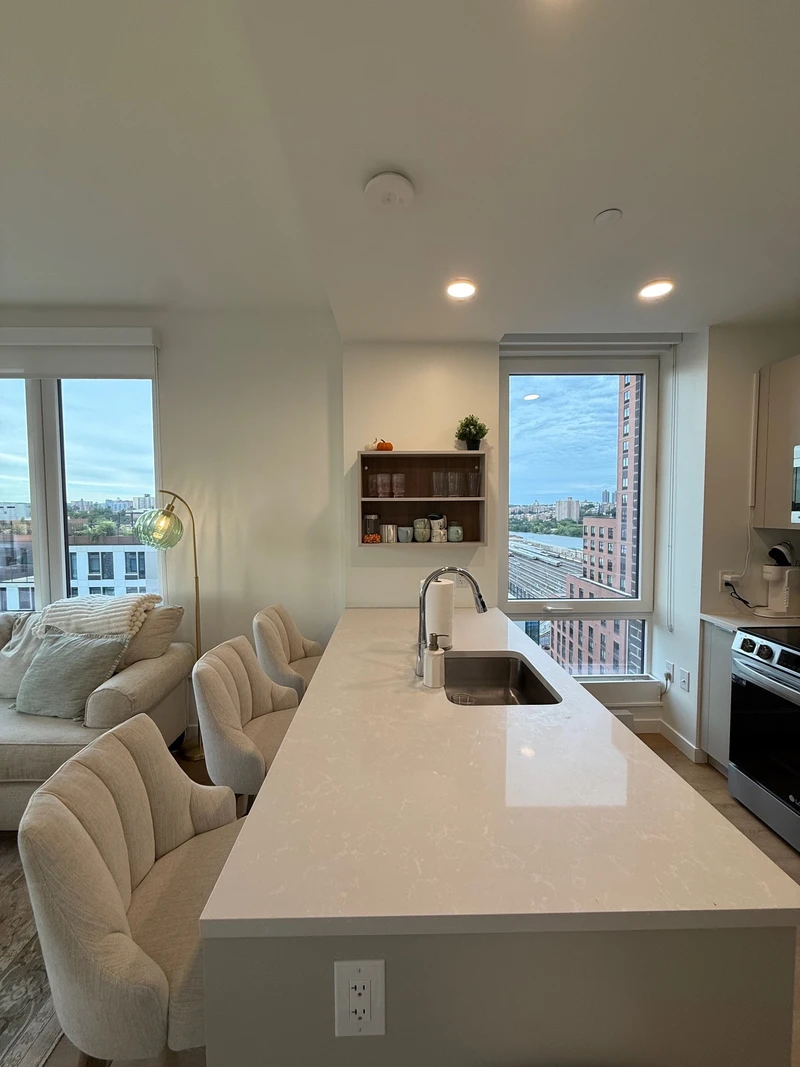 1 bedroom in Inwood photo 3