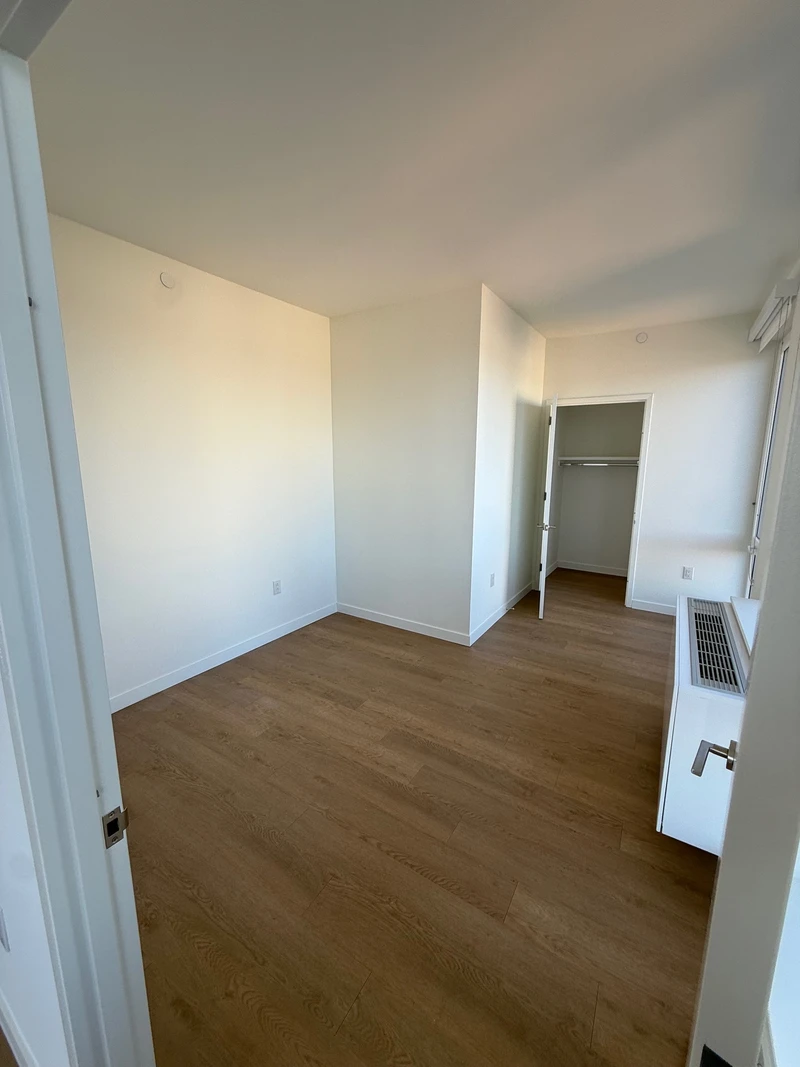 1 bedroom in Inwood photo 5