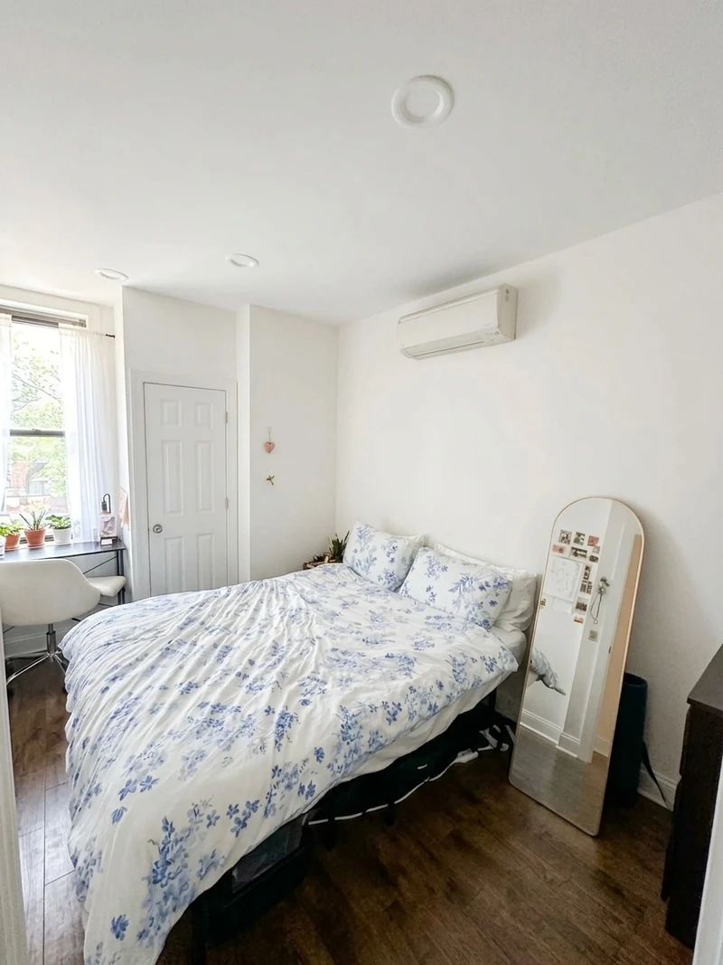 a room in Bushwick photo 5