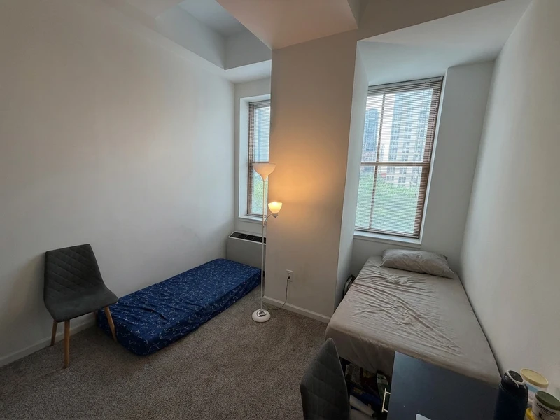a room in Central Ward