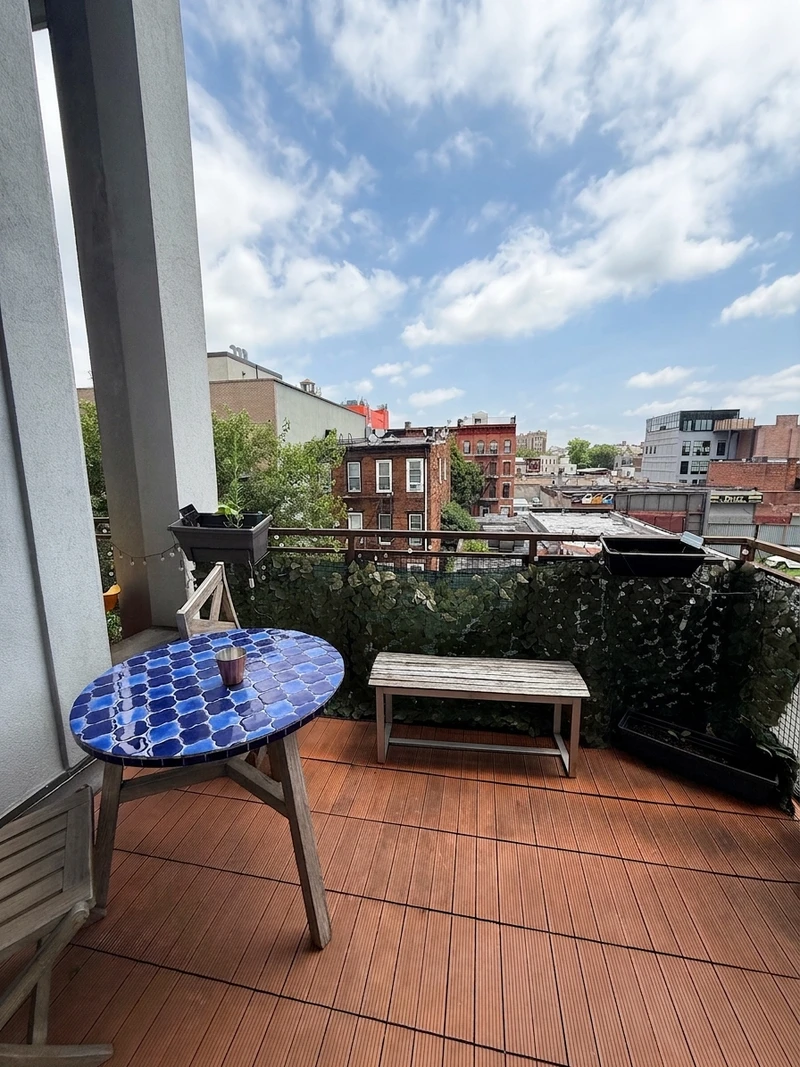 a room in Clinton hill photo 5
