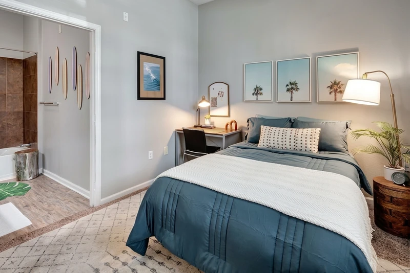2 bedroom in Mid-City photo 8