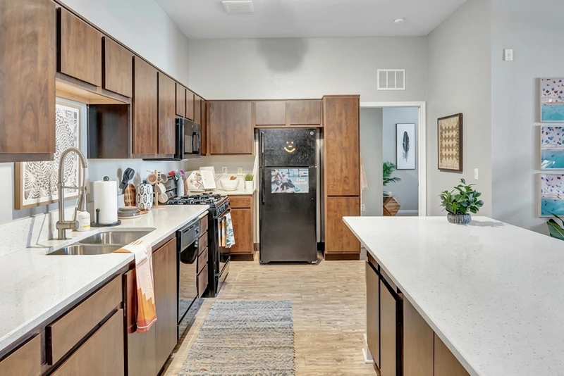2 bedroom in Mid-City photo 2