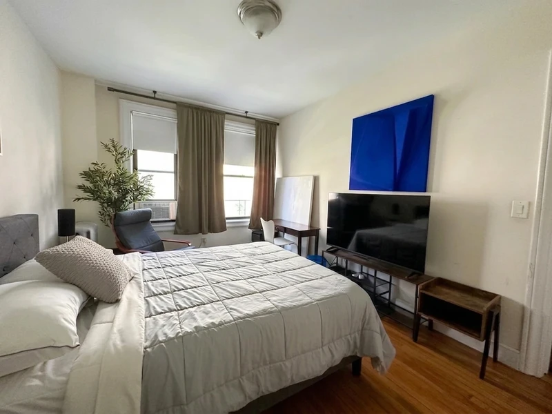 a room in Hell's Kitchen photo 6