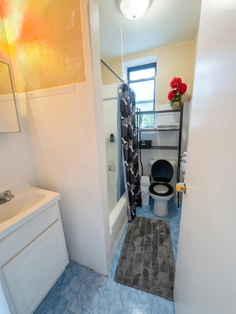 a room in Foxhurst photo 5