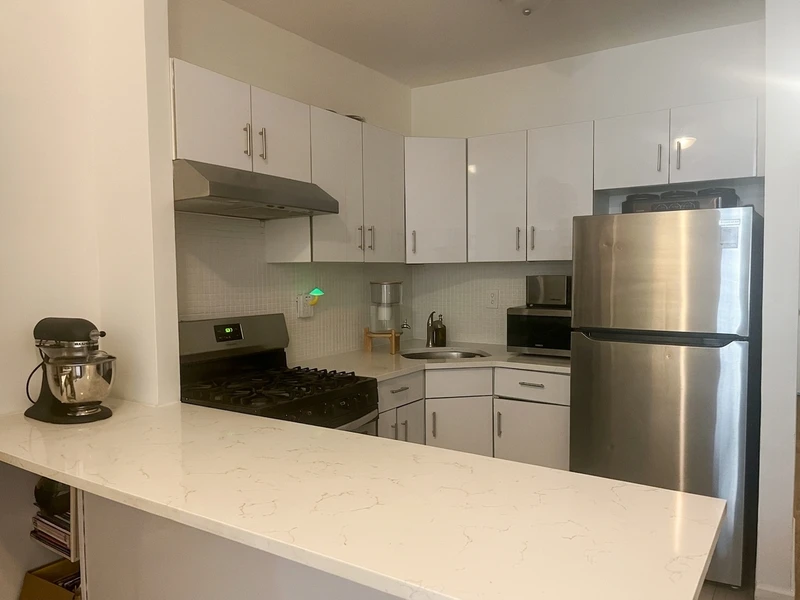 a room in Maspeth photo 2