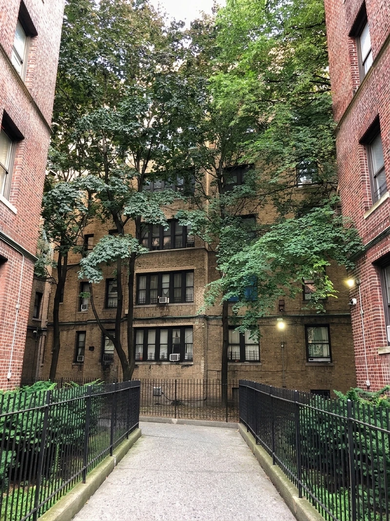 2 bedroom in Flatbush photo 7