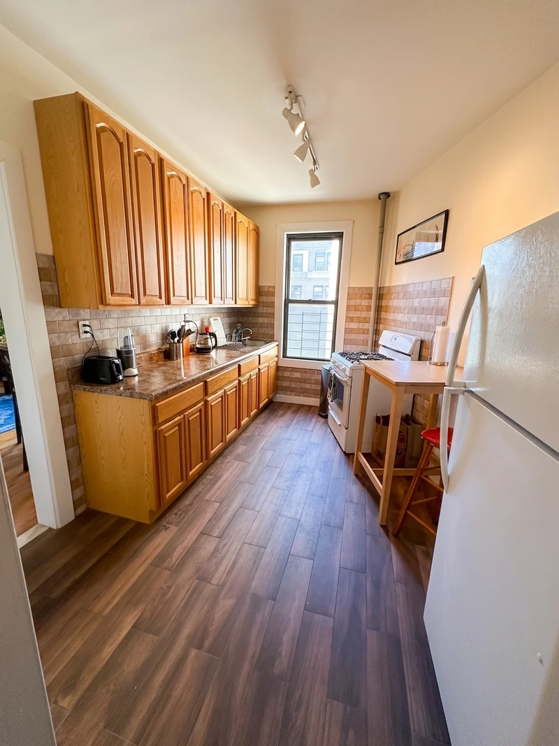2 bedroom in Flatbush photo 4