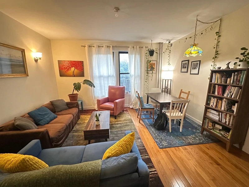 2 bedroom in Flatbush photo 2