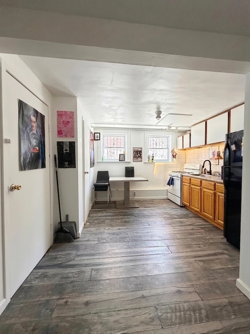 a room in Bensonhurst photo 6
