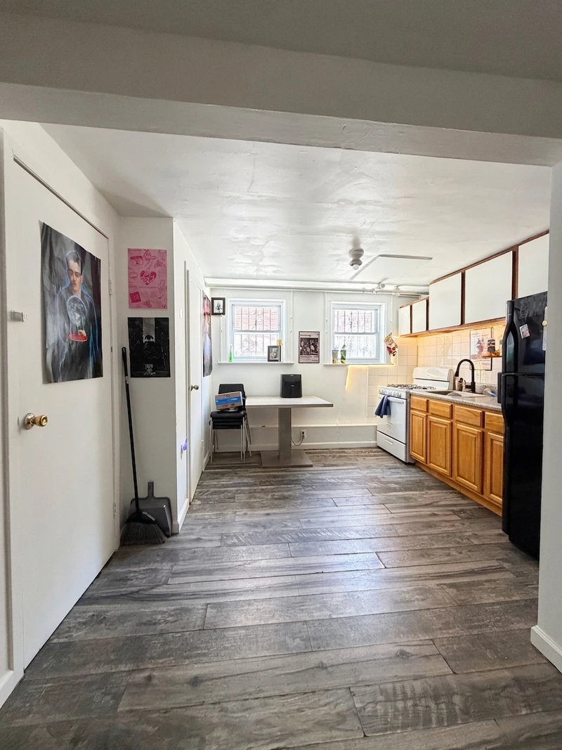 a room in Bensonhurst photo 6