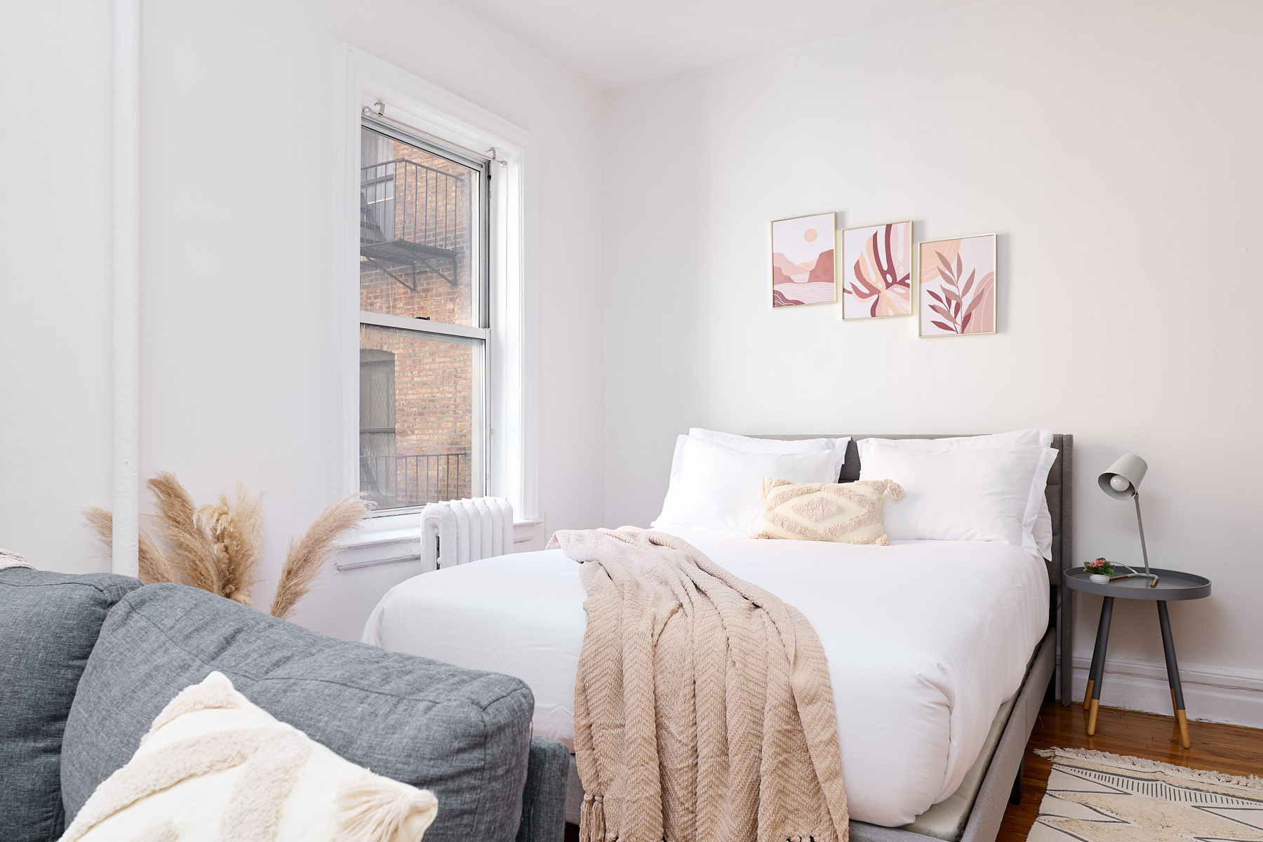 a room in Hamilton Heights photo 2