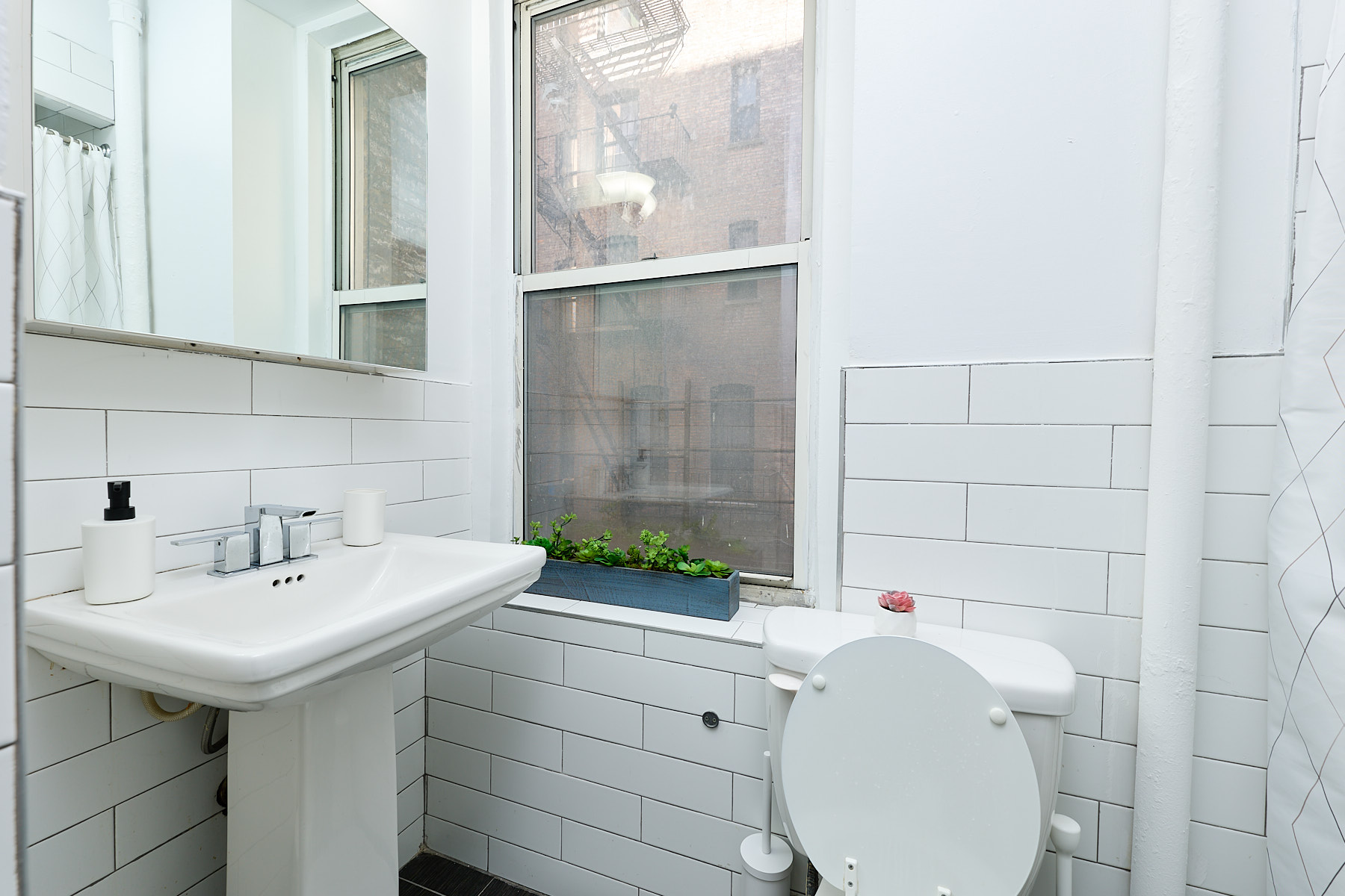 a room in Hamilton Heights photo 4