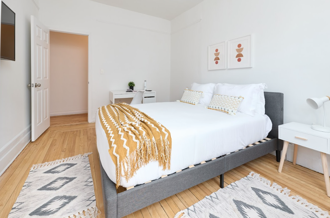 a room in Hamilton Heights photo 5