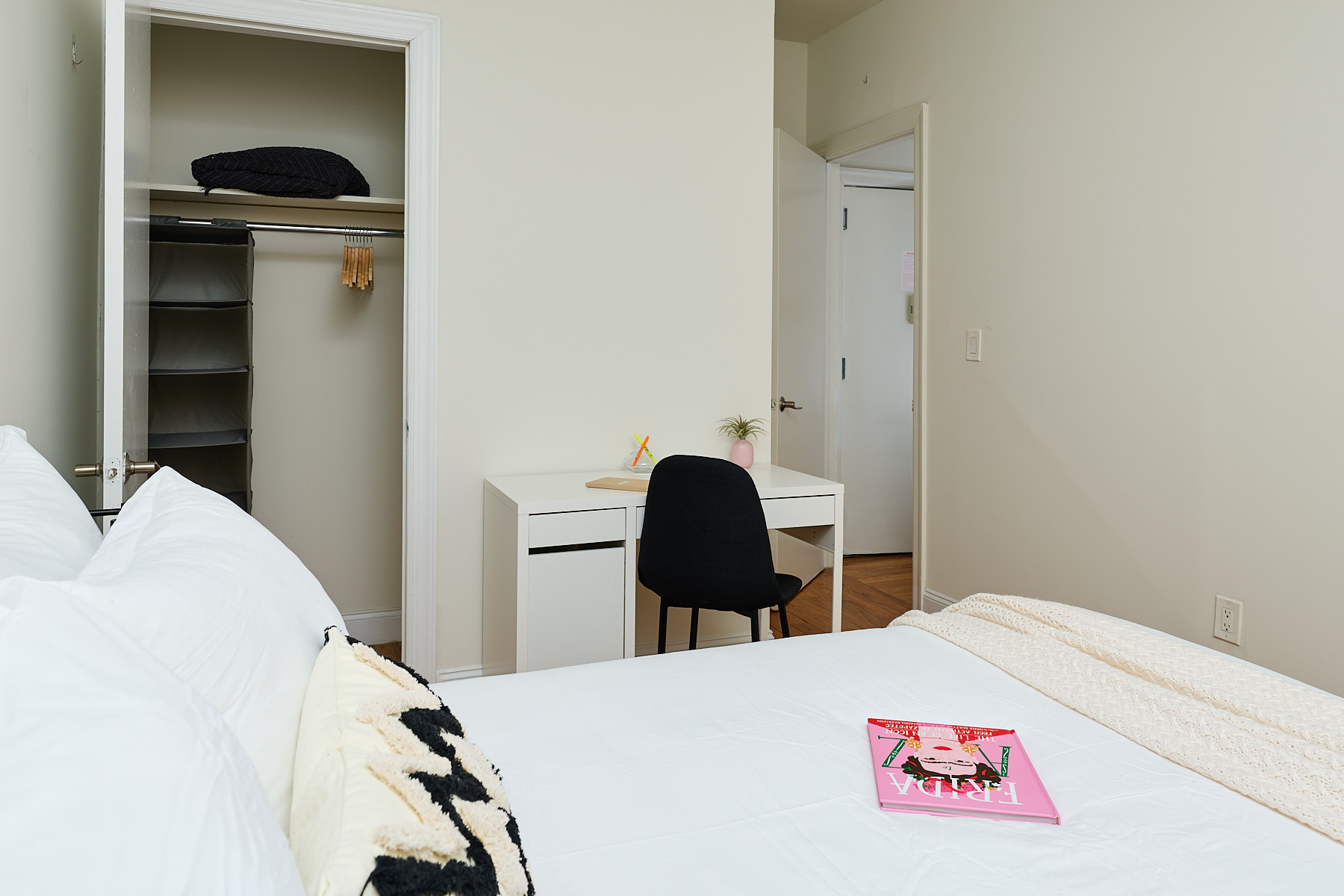 a room in Hamilton Heights photo 9