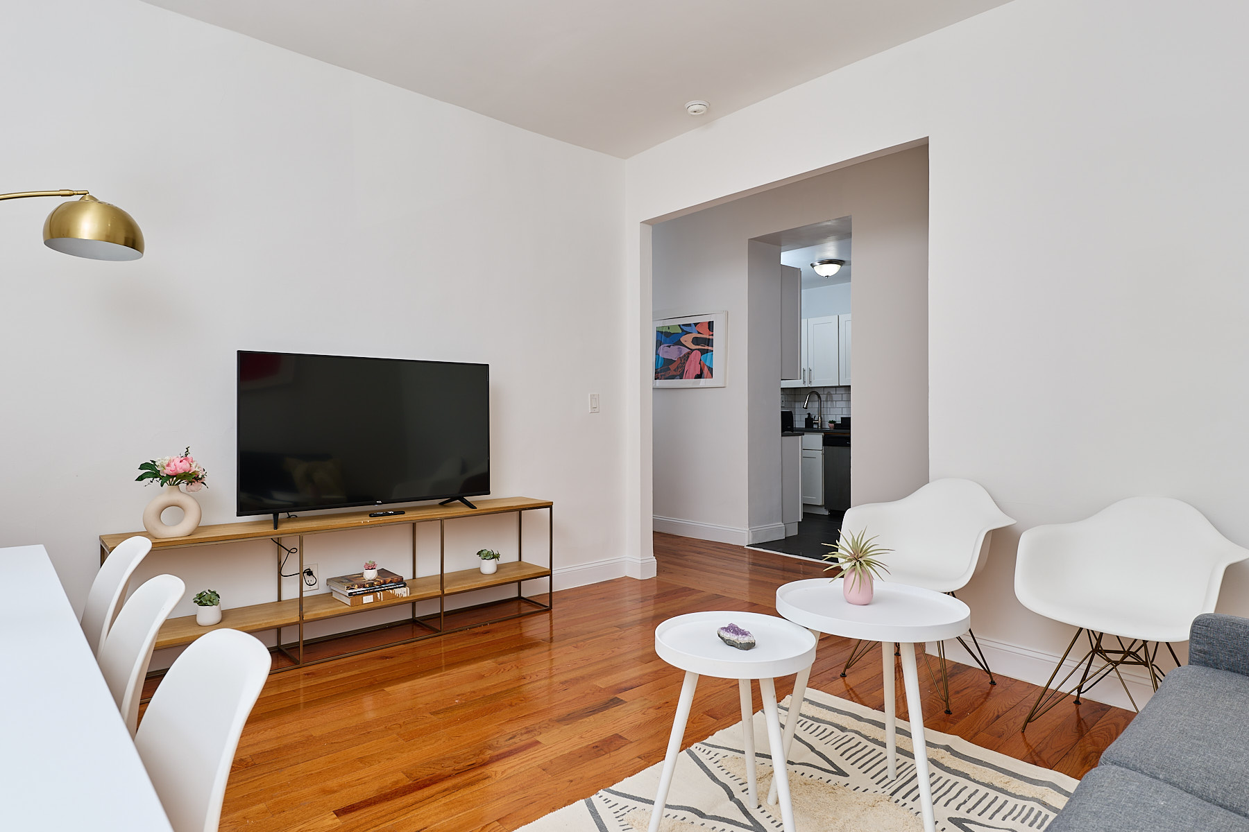 a room in Hamilton Heights photo 12