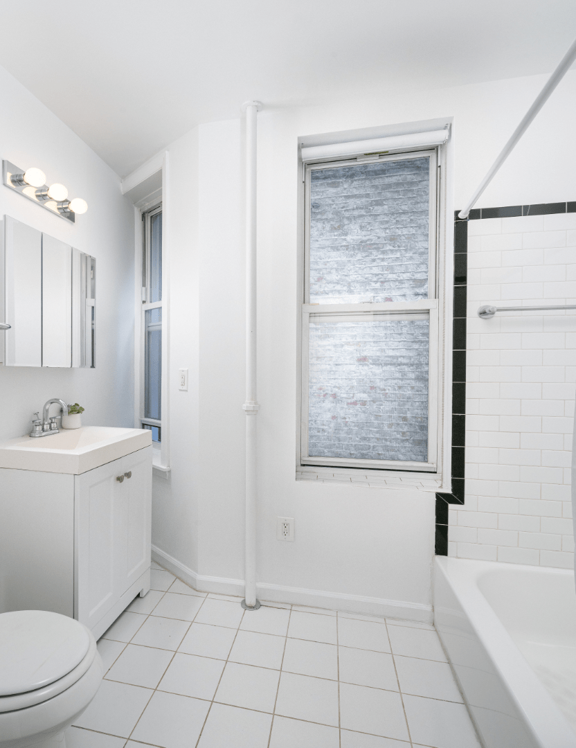 a room in Midtown East photo 4