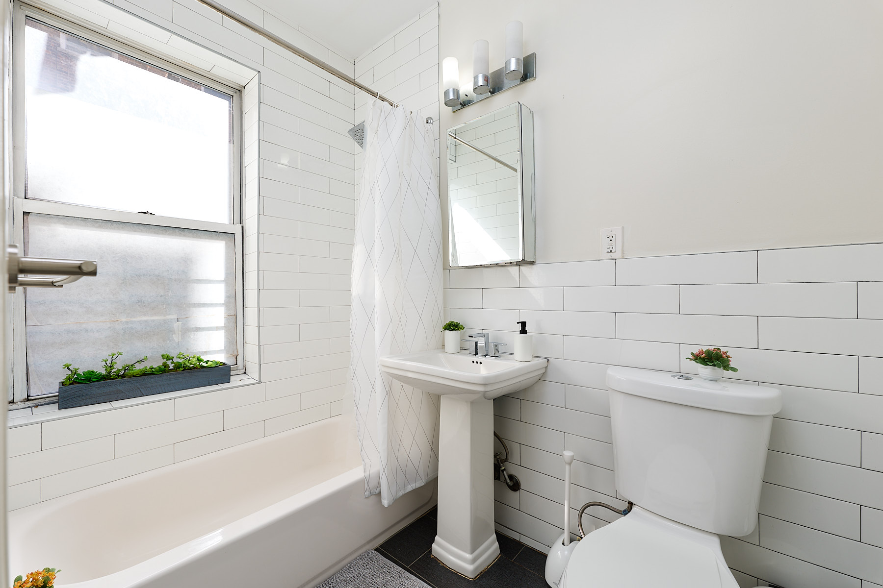 a room in Hamilton Heights photo 10