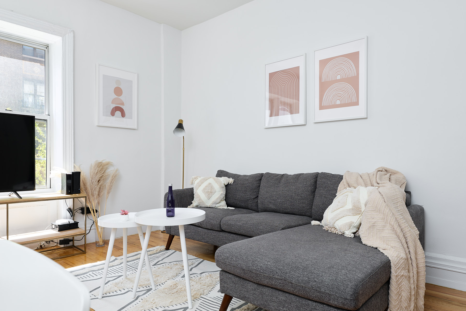 a room in Hamilton Heights photo 3